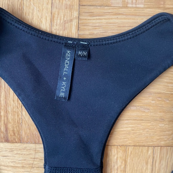 Kendall & Kylie Racerback Sports Bra with Keyhole - Picture 6 of 7